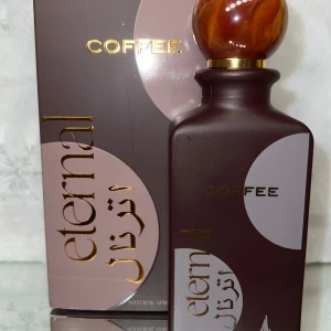 Paris Corner - Eternal Coffee | Eau de Parfum | 85 ml - Säljer en parfymflaska från Paris Corner med doften 'Eternal Coffee'. Perfekt för kaffeälskare som vill ha en unik och varm doft. 😌(85 ml)