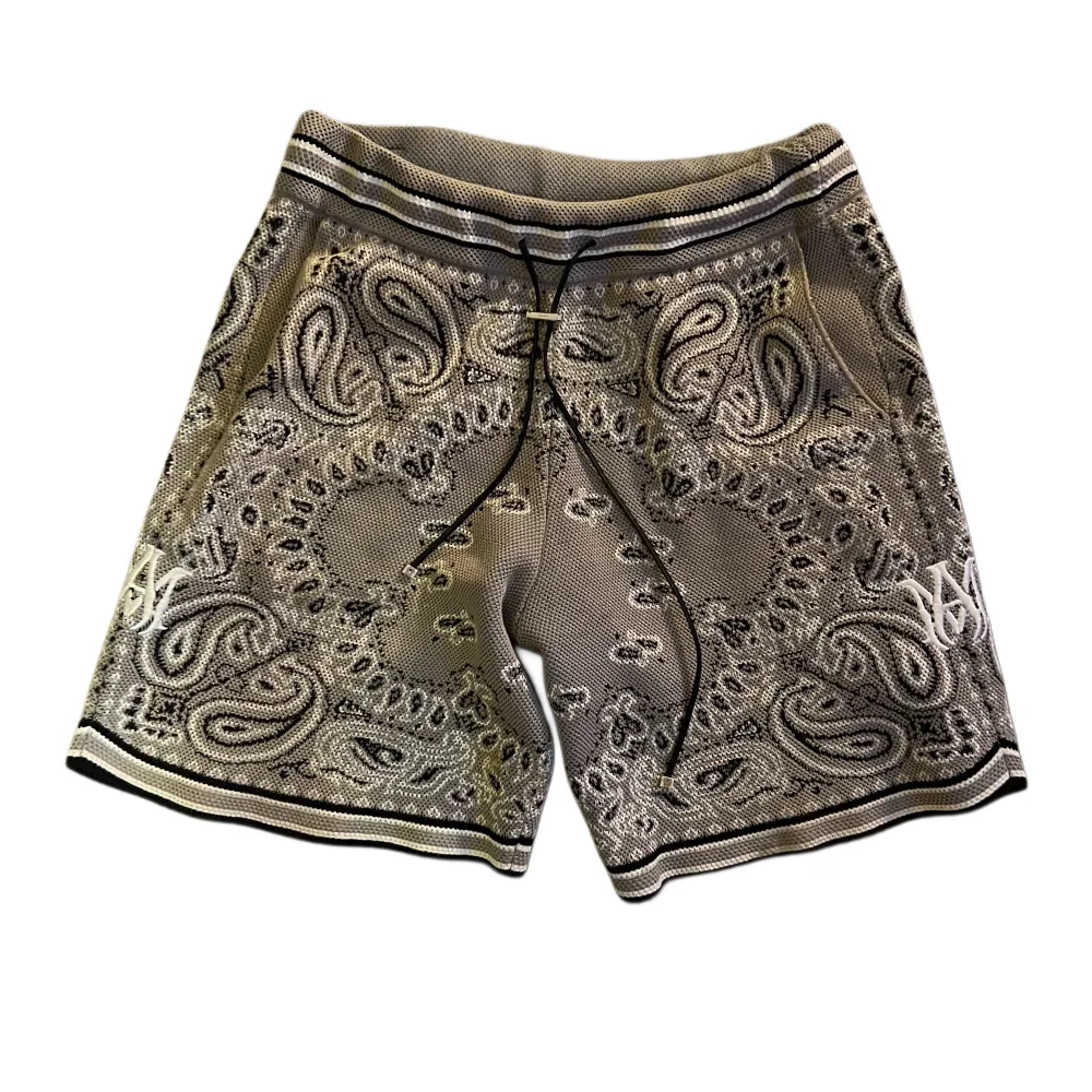 För feta Amiri shorts m 8/10 condition. Shorts.