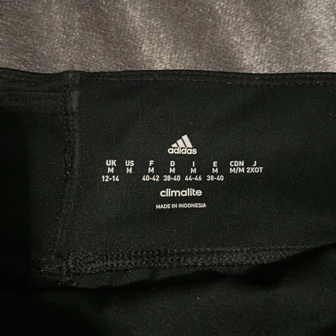 Adidas träningsbyxor  - 91