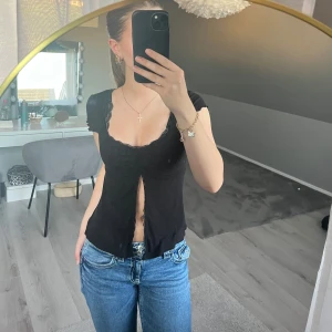 Snygga sommartröjor ❤️ - Bra skick. Knappt använda någon utav dem. Finns svart, rosa och vit färg. Kan ta ett pris för all tre också men skriv då d privat🎀