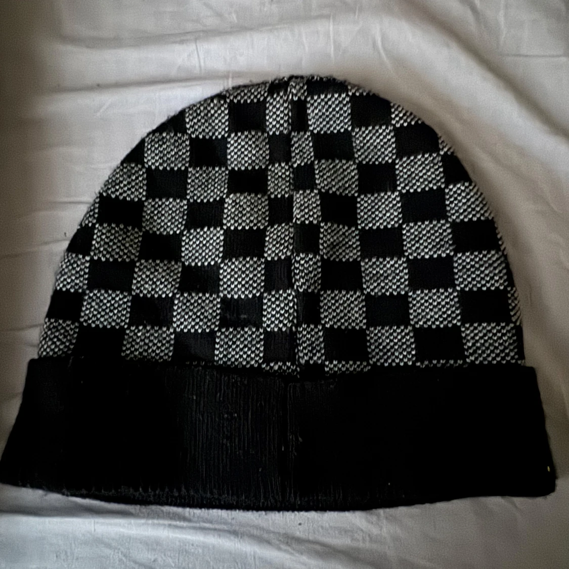 Svart och grå rutig mössa - 90