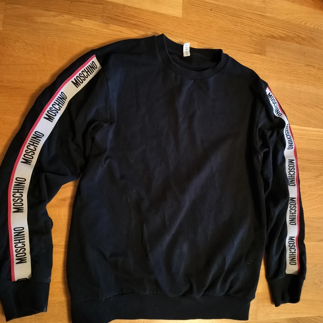 Svart sweatshirt från Moschino