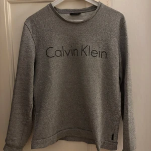 Calvin Klein - Calvin Klein tröja, använd fåtal gånger