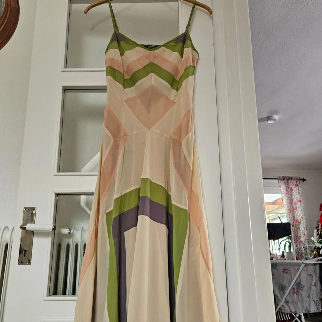 Mönstrad långklänning med smala axelband