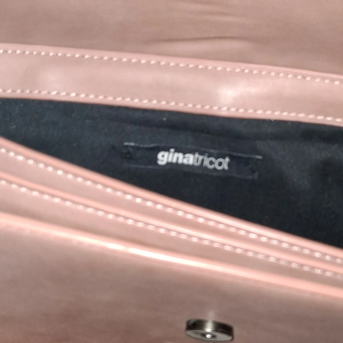 Beige axelväska från Gina Tricot - 92