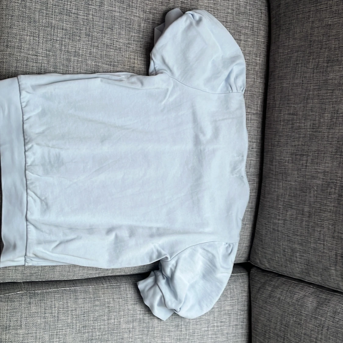 BLÅ TRÖJA MED PUFF ARMAR - 90