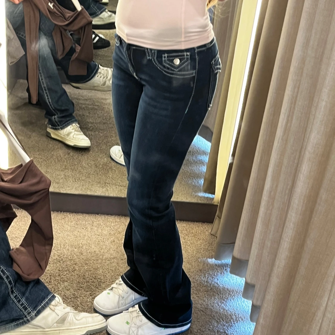 Mörkblå bootcut jeans