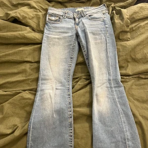 Jeans  - Jeans från GinaTricot, använda fåtal gånger men är i jätte bra skick!