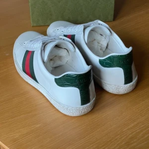 Gucci ace  - G1veaway på ett par näst intill nya Gucci skor, för vinst lika Annnonsen ✅ Följ mig ✅vinnare dras 14 februari ✅