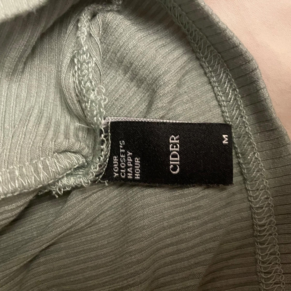 Grön croppad topp från Cider - 90