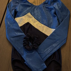 GF Fram tävlings dräkt💙🖤🤍 - Säljer min GF Fram gymnastik dräkt eftersom jag slutade på gymnastik. Använd två gånger.strl 12 . Bra och snabbt skick!!💞😍