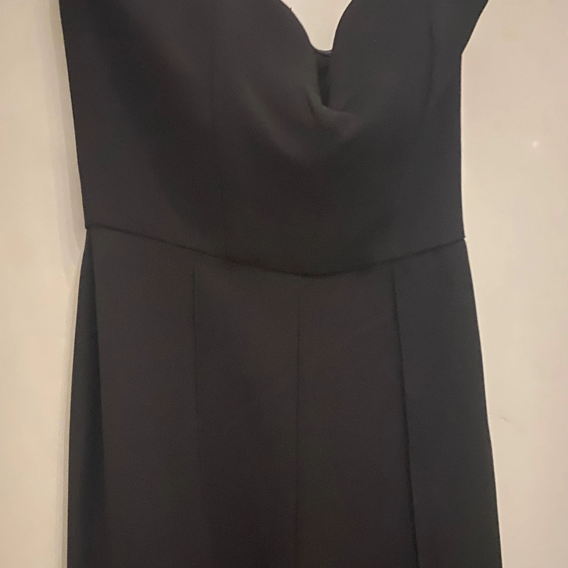 Oanvänd svart axelbandslös jumpsuit - 91