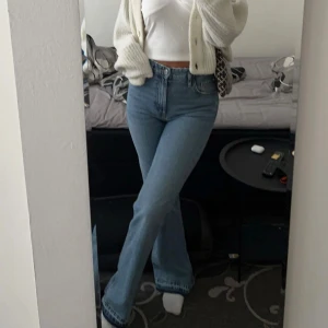 Jeans - Jeans i storlek 36. Använda få gånger, är i mycket bra skick🤍