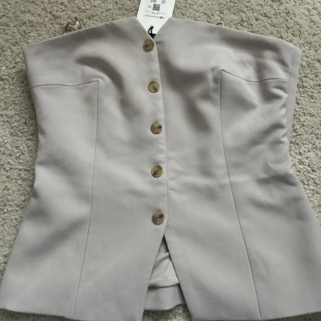 Beige korsettopp med knappar