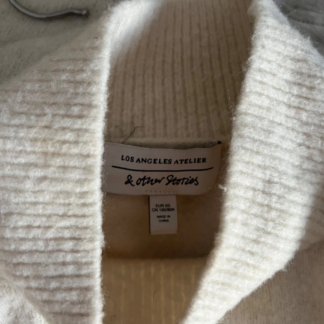 Vit stickad tröja från & Other Stories - 90