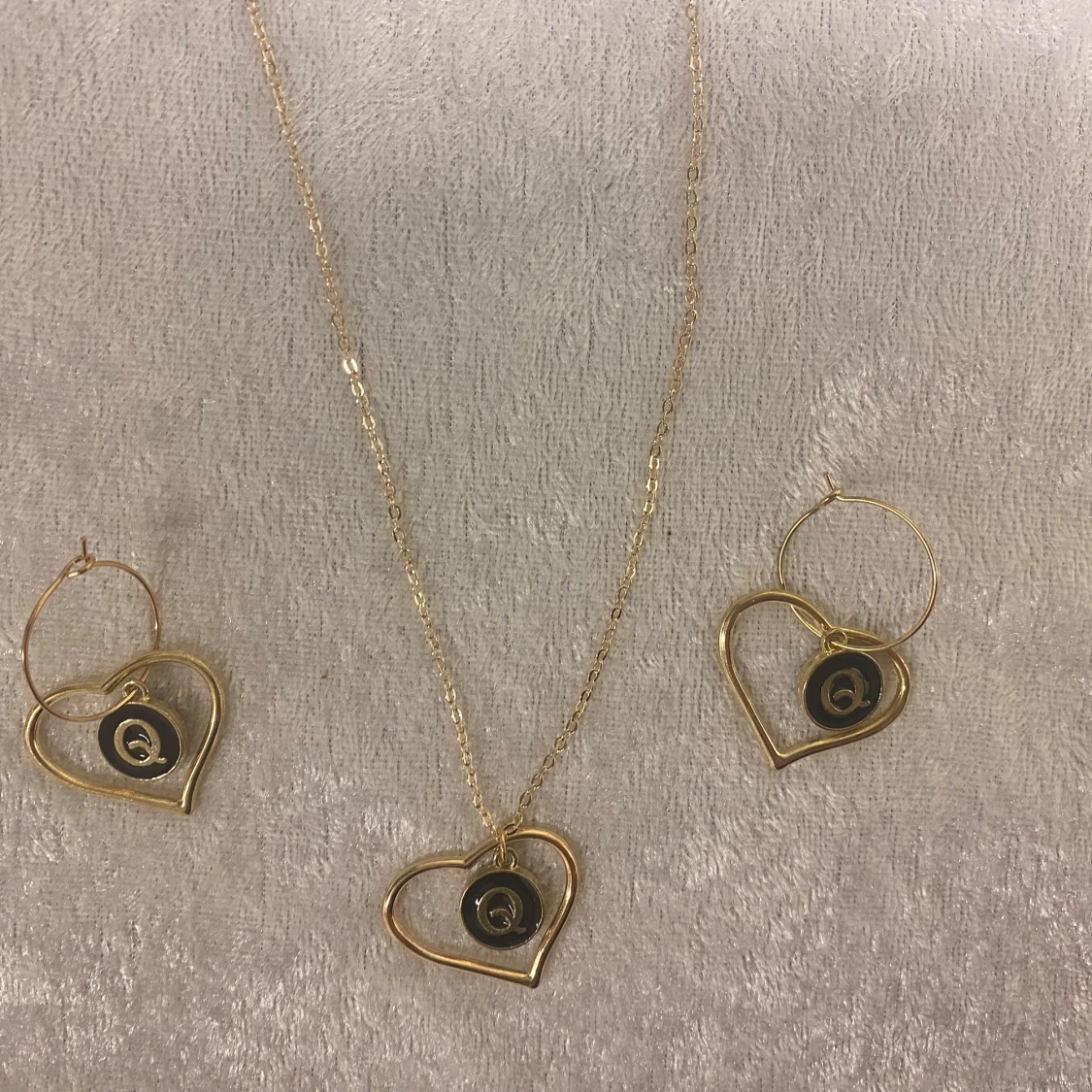 Guldhalsband och örhängen med hjärtan  - 90