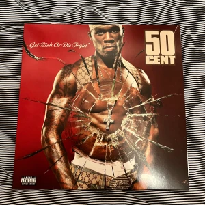 Get Rich Or Die Tryin’ - 50 Cent, vinyl/lp-skiva - Get Rich Or Die Tryin’ - 50 Cent, vinyl/lp-skiva. Endast spelad ett fåtal gånger, mycket bra skick.