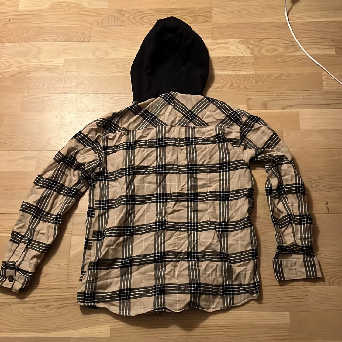 Rutig skjorta med huva från HM  - 90