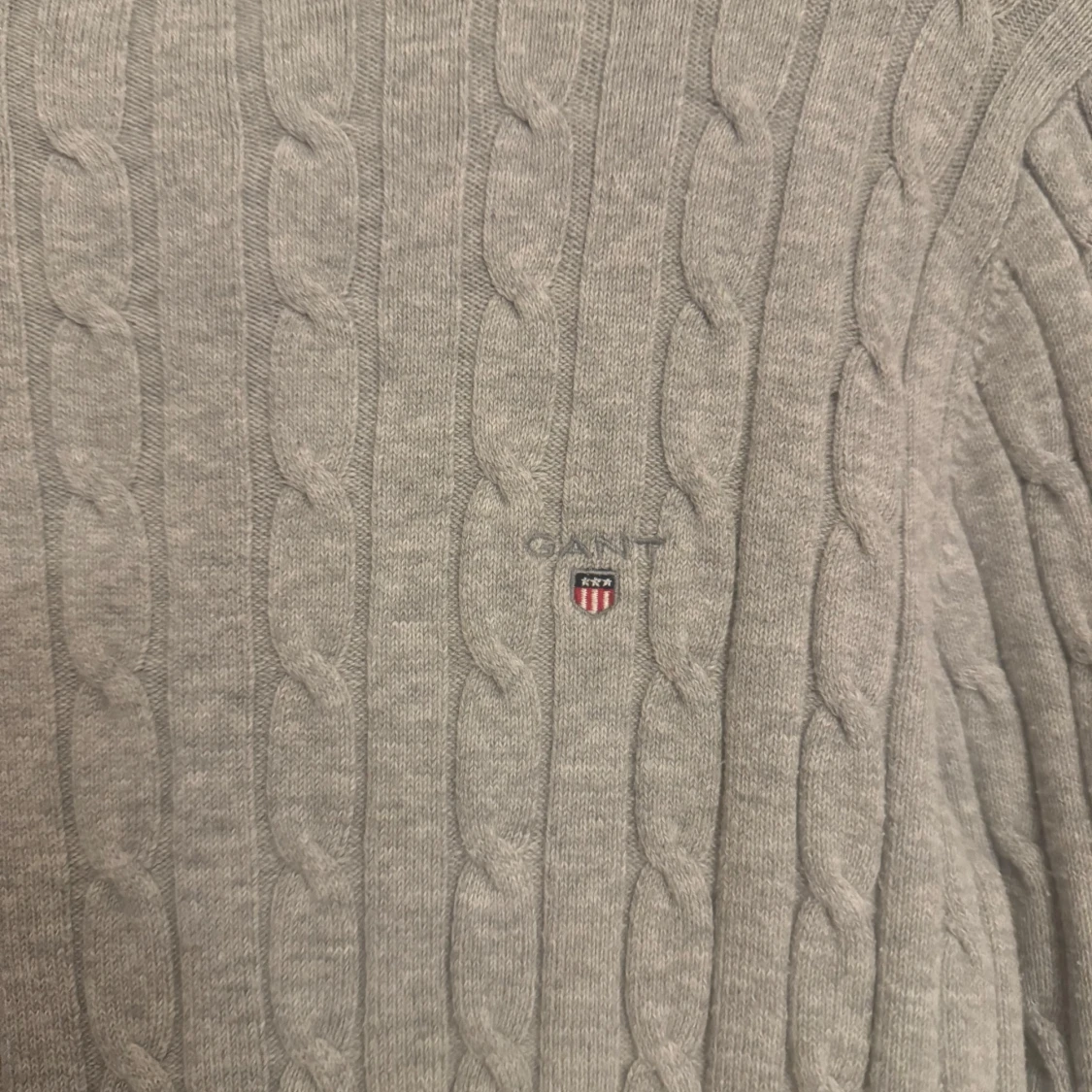 Grå kabelstickad tröja från Gant - 90