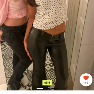 As snygga skinnbyxor newyorker - Svarta lowwaist bootcut skinbyxor från newyorker. Storlek 38 men passar även mig som har xs/s. 