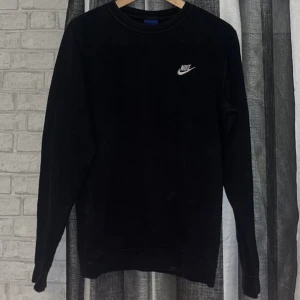 Nike tröja - Jätte bra skick inga skador elle fläckar i storlek S 