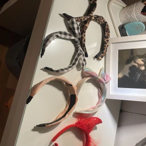 Hårband kit - Säljer alla dessa då jag har sååå många! Pris kan diskuteras! Skriv gärna om du vill ha fler bilder! Plus frakt! Bra skick En för 10 kronor alla för 50!❤️