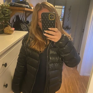 Colmar jacka  - Super fin colmar jacka som köptes här på plick, super beta kvalite och passar mig bra som vanligtvis bär s, skriv privat för frågor eller fler bilder 💕