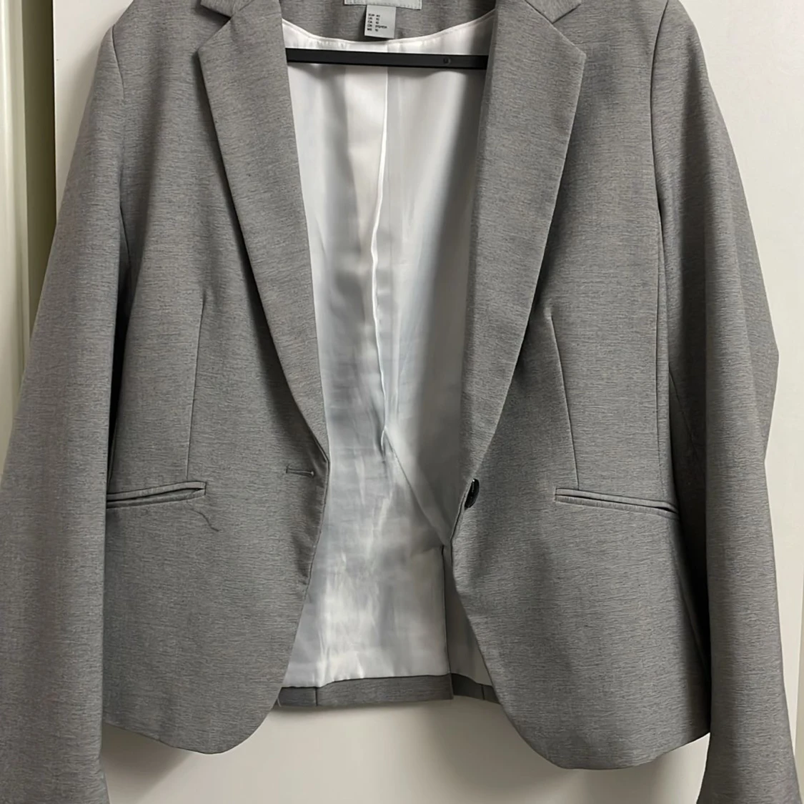 Grå kostym i två delar - 90