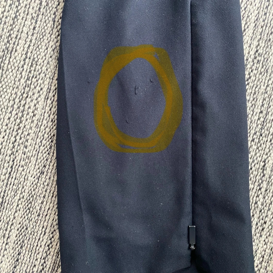 Mörkblåa byxor i strl 42 från Hugo Boss - 90