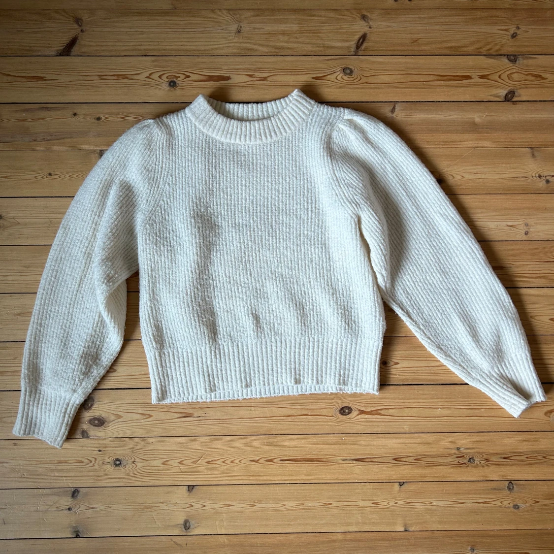 Stickad vit tröja - 91