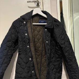 Gant jacka  - Aldrig använd svarta Gant jacka i strl s. Snyggg 