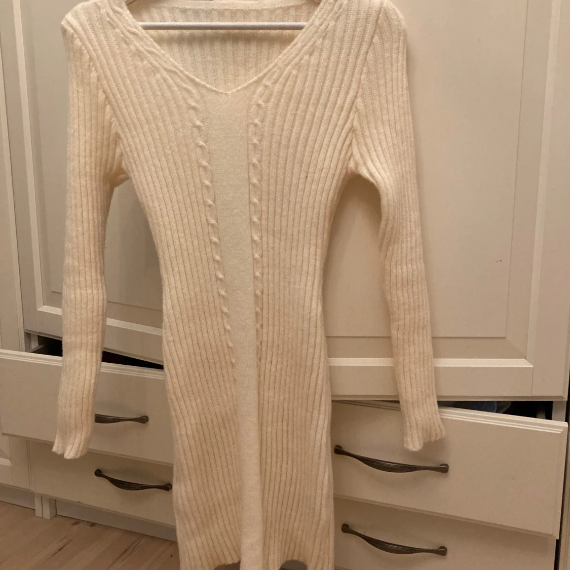 Vit stickad klänning - 90