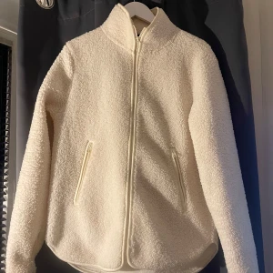 Teddy jacka - Teddy jacka från Gina tricot i jätte bra skick 