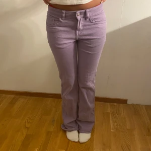 lila lågmidjade jeans  - söta lila lågmidjade jeans, super bekväma