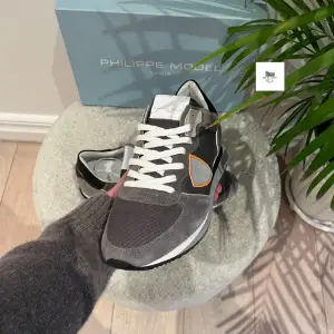 Philippe model trainers | Skick: 10/10 (HELT SPLITTER NYA) | EU 42 | Box medföljer | Pris - 2399kr | Fraktar via postnord eller instabox på köparens bekostnad | Hör av dig vid minsta fråga eller fundering! 