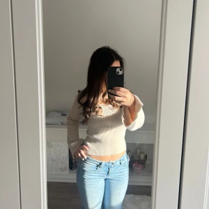 Utsvängd tröja - Nästan helt ny 