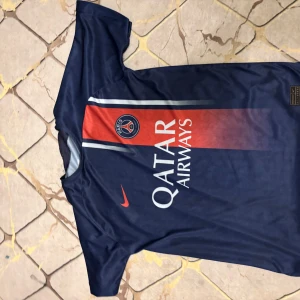 Såg t shirt - Bra skick priset kan diskuteras genom snabb affär 