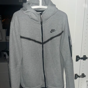 Nike Tech  - Storlek L Endast testad Som ny
