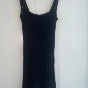 Svart klänning  - Skriv vid intresse 