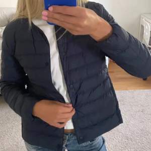 Är i bra skick, storlek S. Säljer då den inte längre kommer till andvändning