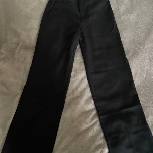 Kostymbyxor  - Ett par kostymbyxor med en ficka på baksidan💗 I väldigt fint skick