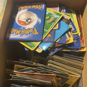 Pokémon kort - Över 200/300 Pokémon kort, gamla 
