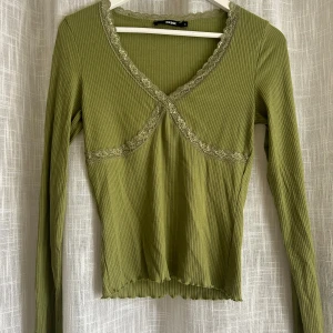 Grön spets tröja - Fin tröja knappt använd så i bra skick💞