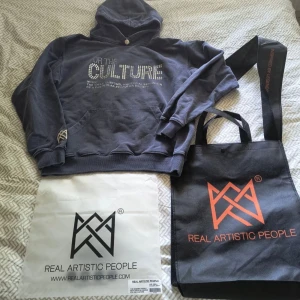 NY for the culture Hoodie storlek S oversized  - Nypris 4000 kr