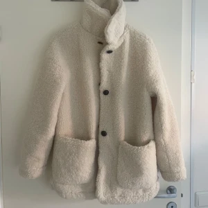 Teddyjacka  - Superfin teddyjacka från mango