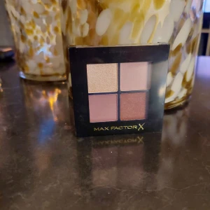 Ögonskuggs palette - Max factor x ögonskuggor nya och oöppnade.2. Bild.1 002 crushed blooms 80kr. Bild.2 veild bronze 80 kr.