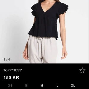 Topp  - Säljer min topp köpte den men har aldrig använts, lappen är kvar, så säljer den för orginal priset för flera bilder kom privat 