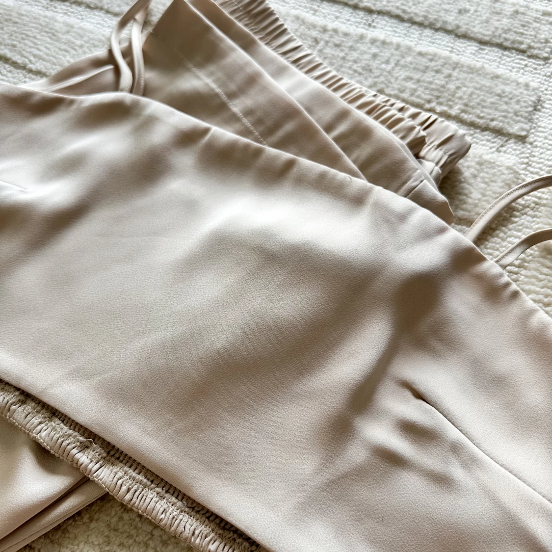 Beige satin set - 90