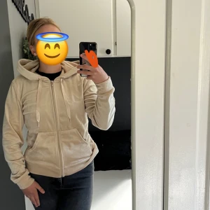 Kofta - En mysig kofta som knappt har använts.