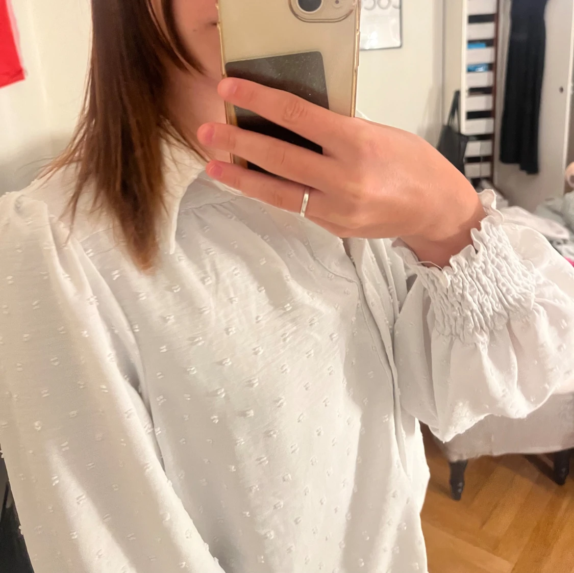 Vit blus med prickigt mönster - 90